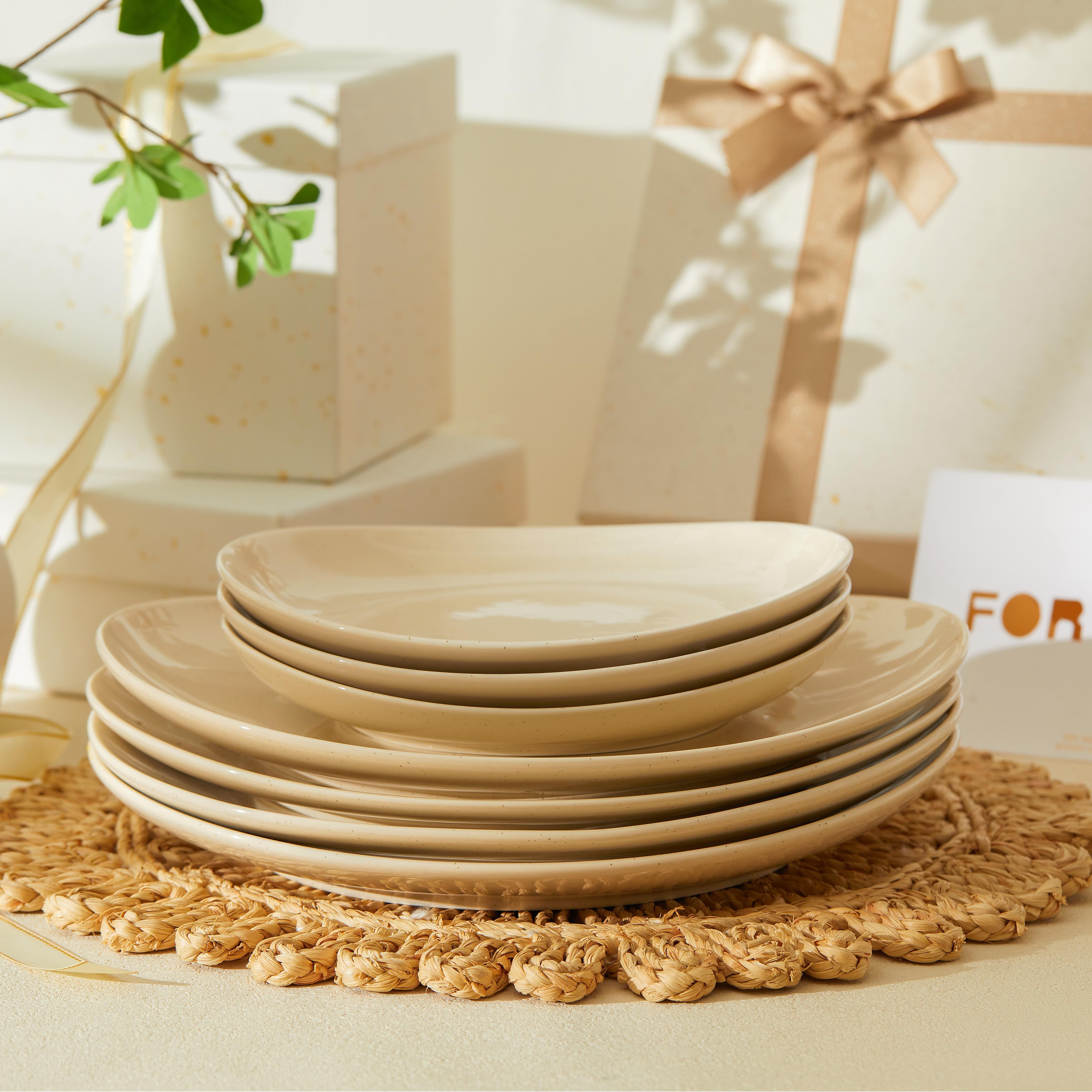 Beige Curved Porcelain Plates
