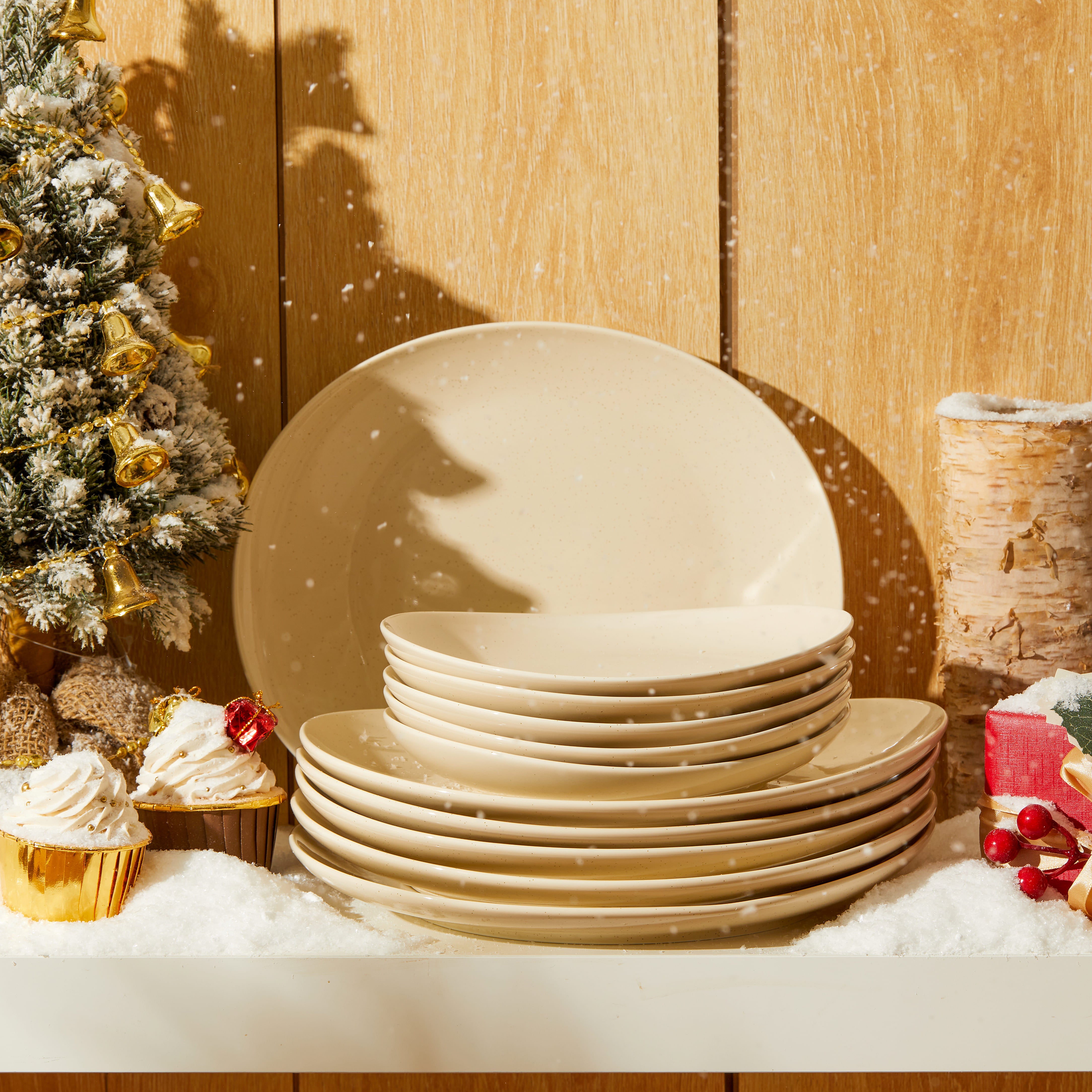 Beige Curved Porcelain Plates